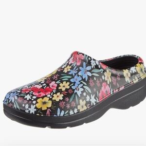 New totes Women's Everywear Bailey Clog size 9  black garden floral